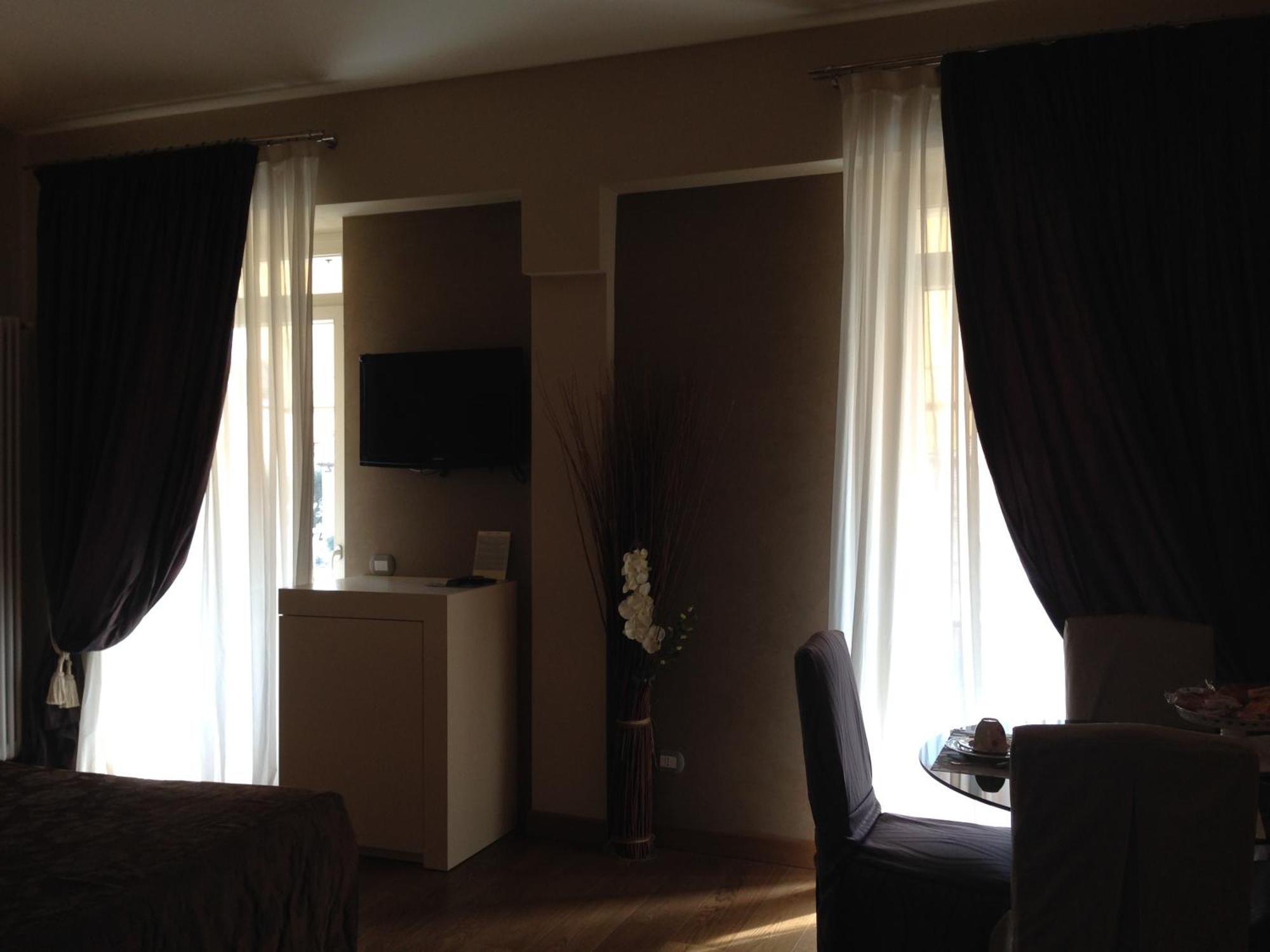 Oreste Suite Lazise Camera foto