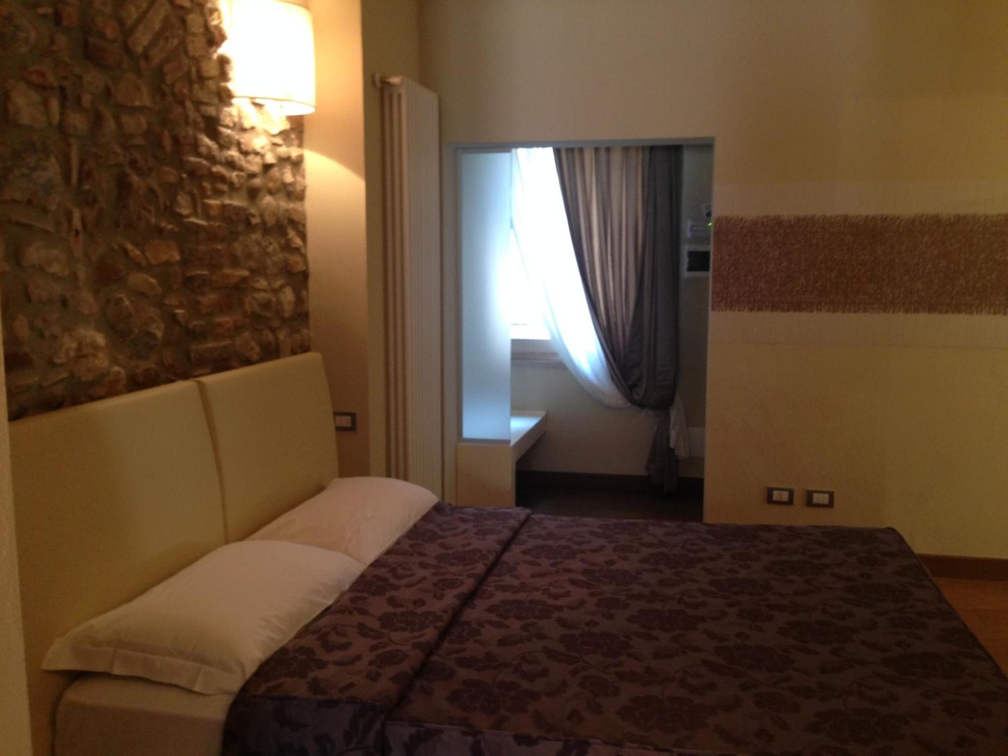 Oreste Suite Lazise Camera foto