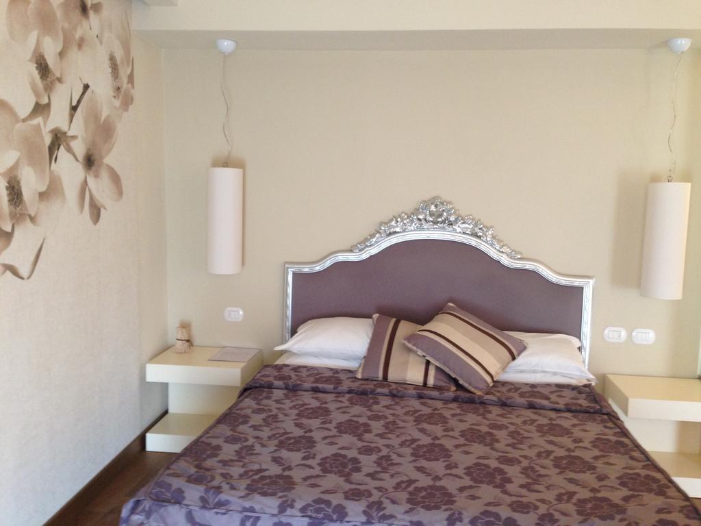 Oreste Suite Lazise Camera foto