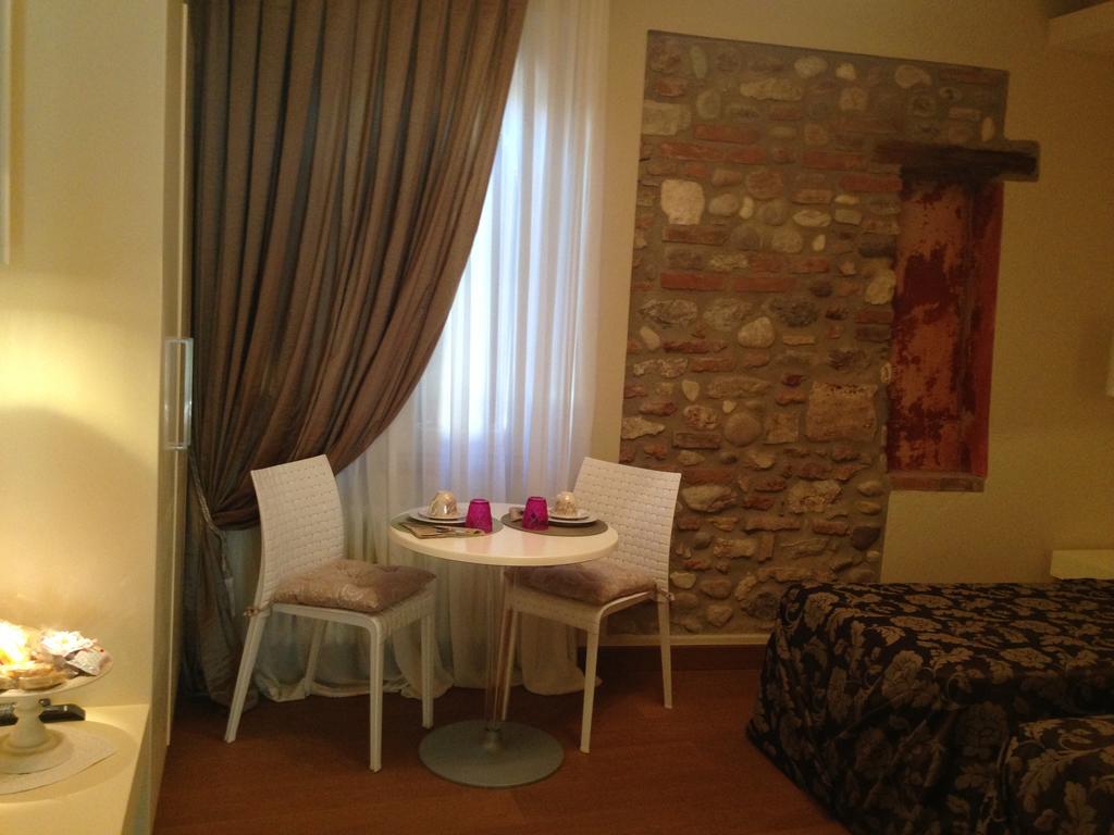 Oreste Suite Lazise Camera foto
