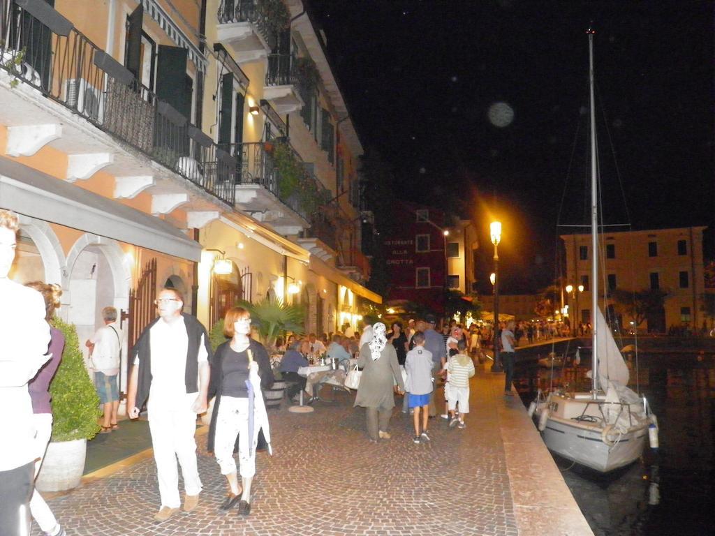 Oreste Suite Lazise Camera foto